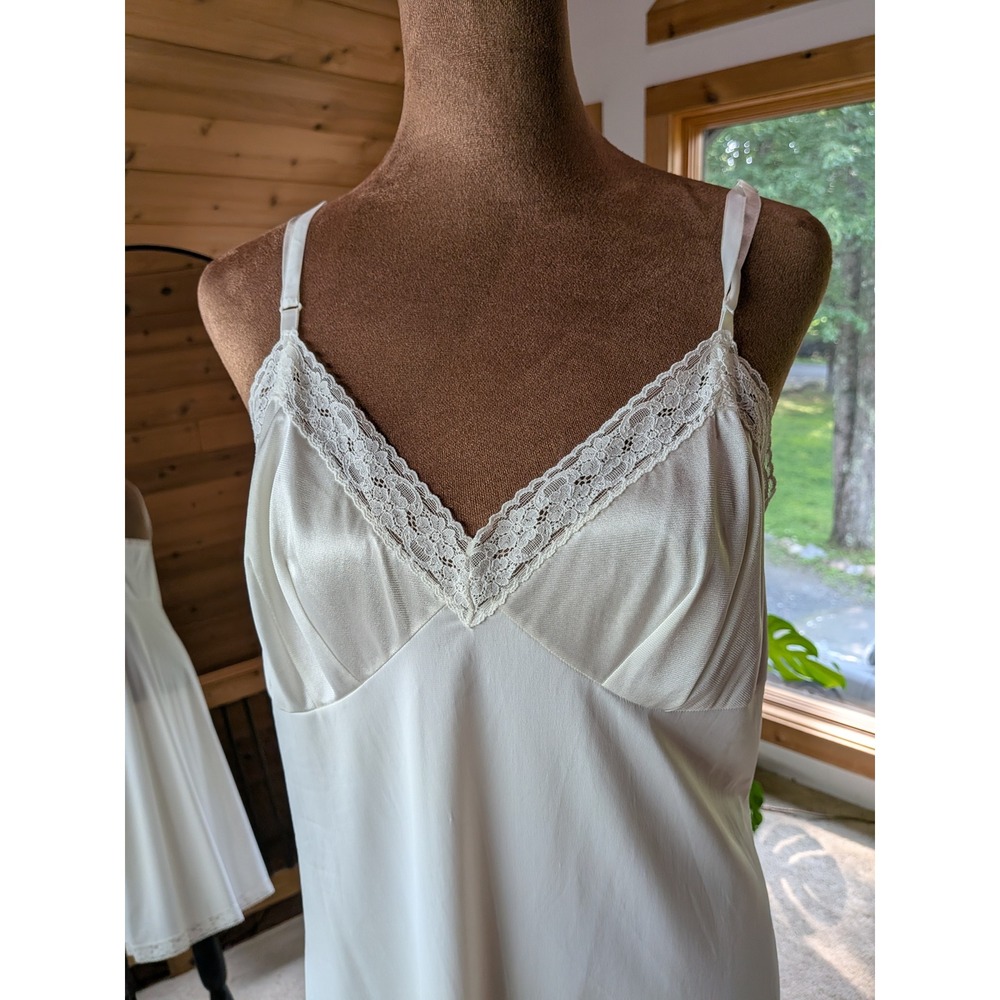 Vintage Ivory Lace Trim Full Slip Lingerie Made in USA White 36 Average - Picture 3 of 10